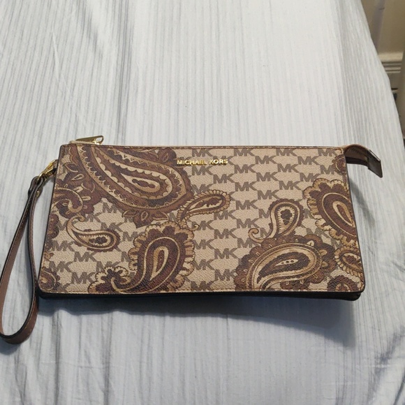 MK LARGE HERITAGE PAISLEY WRISTLET WALLET - Picture 1 of 6